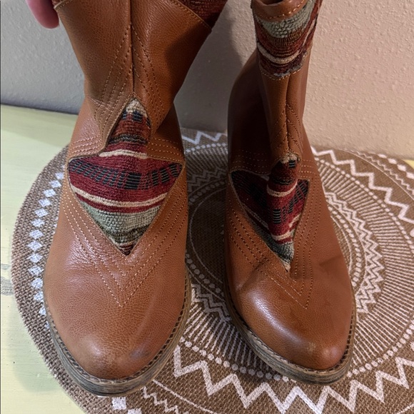 Boho Western Sbicca Vintage Collection Ankle Boots with Aztec Patterned Fabric - Picture 3 of 10